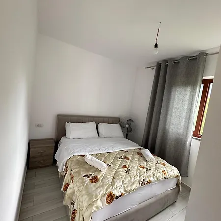 Thethi Mountain Guesthaouse * טת